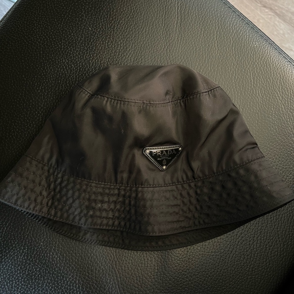 Prada  black  hat, original, like new